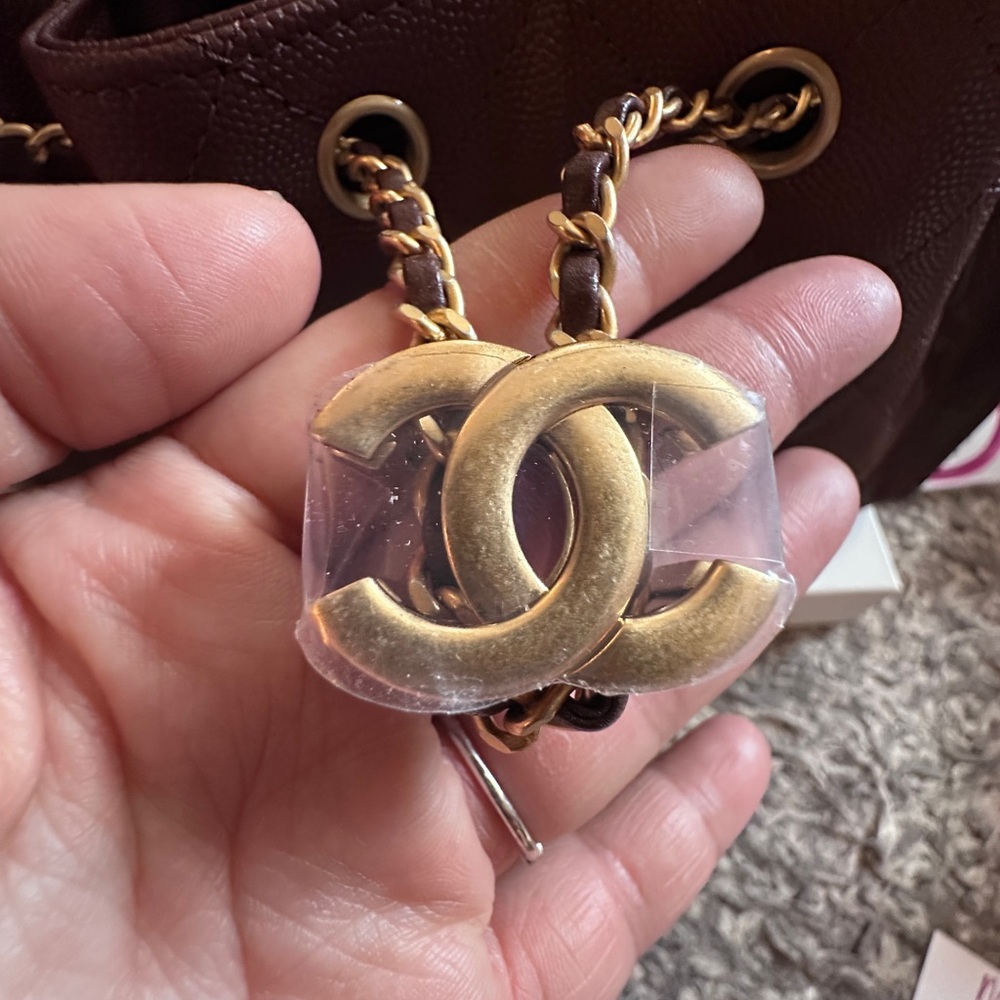 ❌SOLD❌Chanel 25 Small Handbag S25 Brown Grained Calfskin – Fresh from Boutique - Picture 8 of 16
